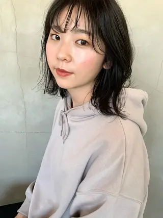 ミディアム カラー 榑松 恵里のヘアスタイル