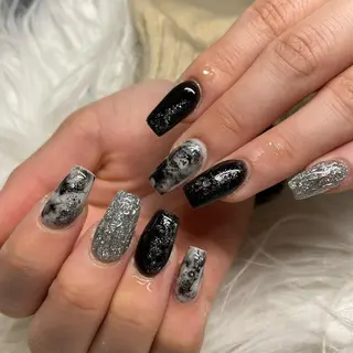 ミディアム ネイル Y. Sのネイルデザイン