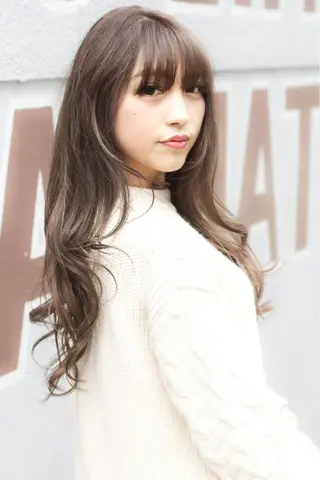 ロング EIGHT plum TOKIOリミテッドのヘアスタイル