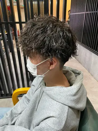 ショート パーマ メンズ 勝毛 広貴のヘアスタイル