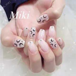ネイル 🦋 Queenieのネイルデザイン