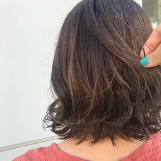 ミディアム カラー ヘアアレンジ サナ🌱 切りっぱなしボブのヘアスタイル
