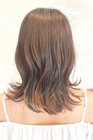 ミディアム カラー suzuno／ Ributeのヘアスタイル