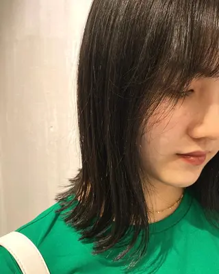 ミディアム カラー 小木曽 里華のヘアスタイル