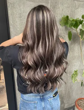 カラー KAEDE🌺Wカ ラー/ホワイトカラーのヘアスタイル