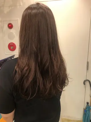 ロング カラー MIOベージュカラー 柔らかいカラーのヘアスタイル
