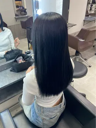 ロング noa 寒色系カラーブリーチのヘアスタイル