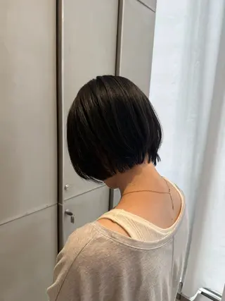 ショート ミオ💎ショート 透ける暗髪のヘアスタイル