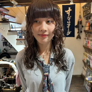 セミロング パーマ 大石 朱純のヘアスタイル