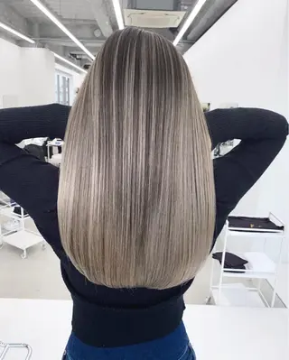 ロング カラー ブリーチ 透明感HIDEのヘアスタイル