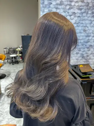 ロング emusalon erinaのヘアスタイル