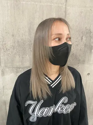 セミロング カラー ヘアアレンジ 🌈【🎀ヘアデザイ ナー🎀】✨ノン✨のヘアスタイル