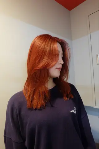 セミロング カラー 佐藤 しずくのヘアスタイル