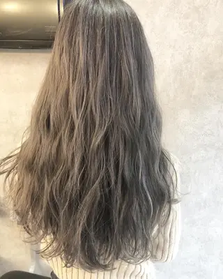 セミロング カラー パーマ 顔周りレイヤーカット ブリーチminamiのヘアスタイル