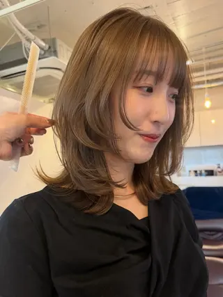 ミディアム カラー 落合希 Olivebeigeのヘアスタイル