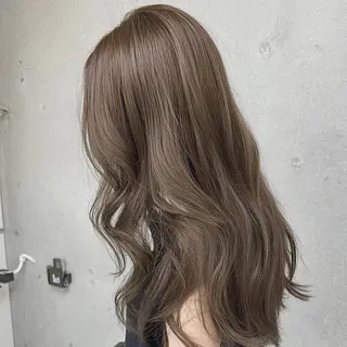 ロング カラー ブリーチ／デザイン ubu🥷🏻のヘアスタイル