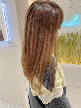 セミロング 透明感オリーブ🫒/ ブリーチなしWカラーのヘアスタイル
