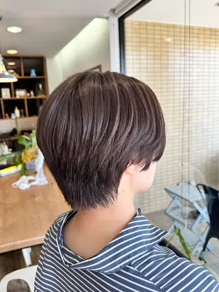 ショート カラー ツキダテ ユイのヘアスタイル