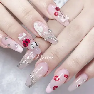 ネイル Queens テイのネイルデザイン