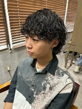 ミディアム パーマ メンズ 勝毛 広貴のヘアスタイル