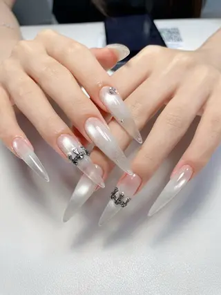 ネイル Mione_ Sonのネイルデザイン
