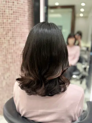 ミディアム パーマ コテ巻きパーマ💙 シノヤユイのヘアスタイル