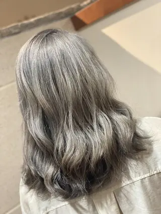 セミロング カラー ハイトーン得意😍 Lumiereのヘアスタイル
