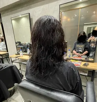 セミロング パーマ la fith hinaのヘアスタイル