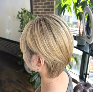 ショート カラー ヘアアレンジ Rina🍒レイヤー 透明感ブリーチ💎のヘアスタイル