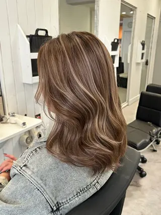 セミロング ハイトーン belle ナホのヘアスタイル
