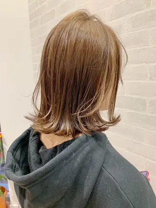 ミディアム カラー 村山 美空のヘアスタイル