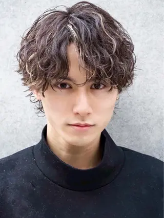 ショート パーマ メンズ ヤリタ カケルのヘアスタイル