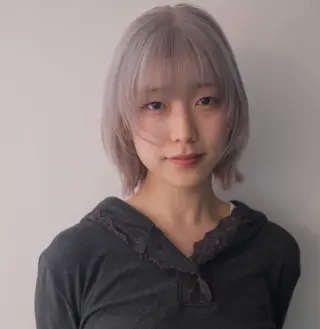ショート udaハイトーン /ボブ/レイヤーのヘアスタイル