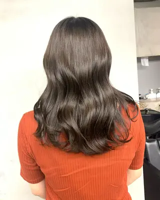 セミロング カラー 赤みゼロ/透明感 カラー🌿KANTAのヘアスタイル