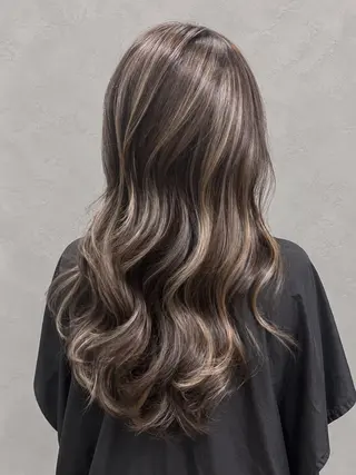 ロング 🤍HIKARI🤍 ハイライトのヘアスタイル