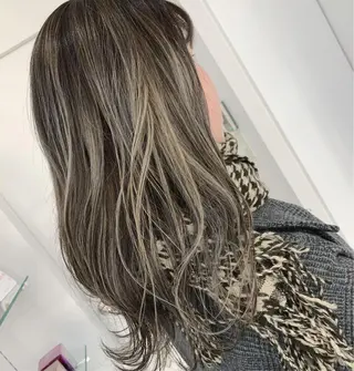 セミロング カラー パーマ ヘアアレンジ 柔らかな縮毛矯正 透明感カラー💫のヘアスタイル
