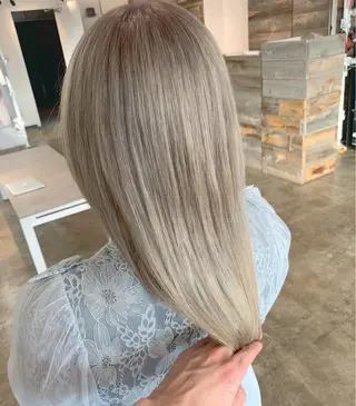 ミディアム カラー ✨艶ブリーチカラー ✨四ノ宮裕己のヘアスタイル