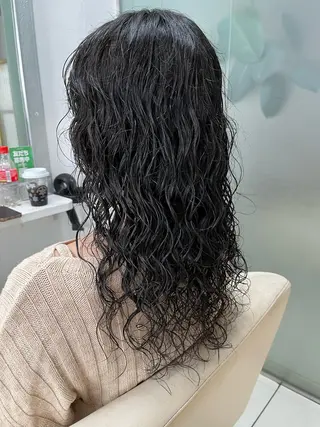 セミロング パーマ 柳川 玲也のヘアスタイル