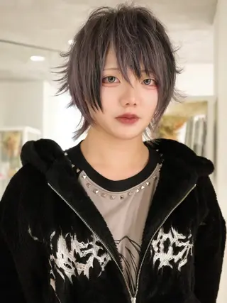 ミディアム カラー イツク ⚡️ ルーツ/ハイトーンのヘアスタイル