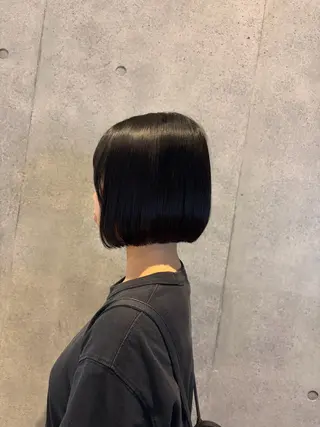 ショート カラー 一目惚れ艶ハイトーン /艶カラー/しほのヘアスタイル