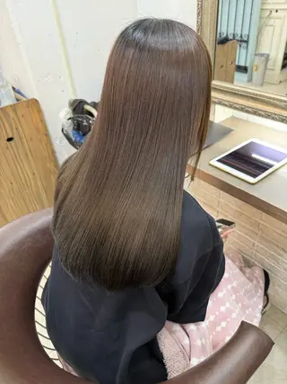 セミロング 地毛風ストレート 早坂裕真のヘアスタイル