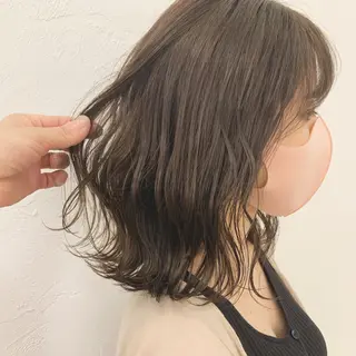 ミディアム カラー ネイル ハイトーンボブ 前田 表参道　グレージュのヘアスタイル