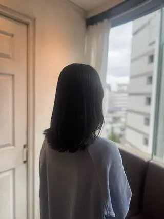 セミロング 透明感カラー💜 モテ髪 空陽💙のヘアスタイル