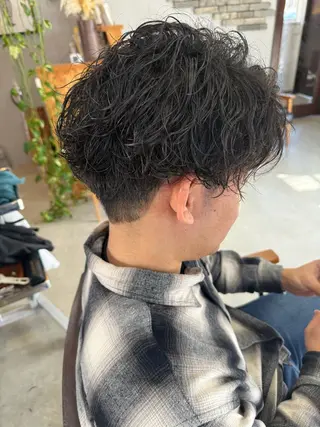 ショート パーマ メンズ バレイヤージュ ブリーチ特化のヘアスタイル