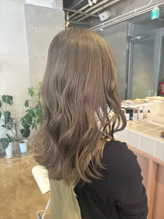 セミロング カラー 秋吉 結愛のヘアスタイル