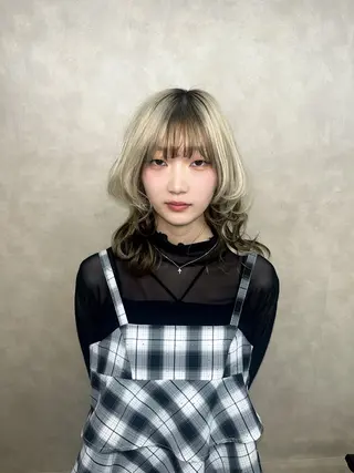 ミディアム カラー ✩.*Aise⟡.· 艶カラー🐈‍⬛🩶のヘアスタイル