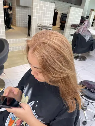ミディアム カラー 抜け感レイヤー︴ ニュアンスカラーのヘアスタイル