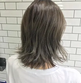 ミディアム カラー レイヤー べージュ 白石研太のヘアスタイル