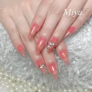 ネイル 🦋 Queenieのネイルデザイン