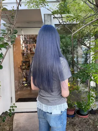 ロング カラー 実生miu 個性派ハイトーンのヘアスタイル